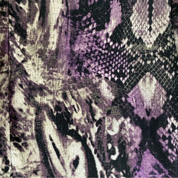 Snakeskin Print Abstract Long Sleeve Tunic Blouse Sharkbite Hem L Ruffle V Neck - Picture 5 of 8